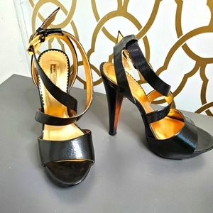 Report Signature shoes size 5